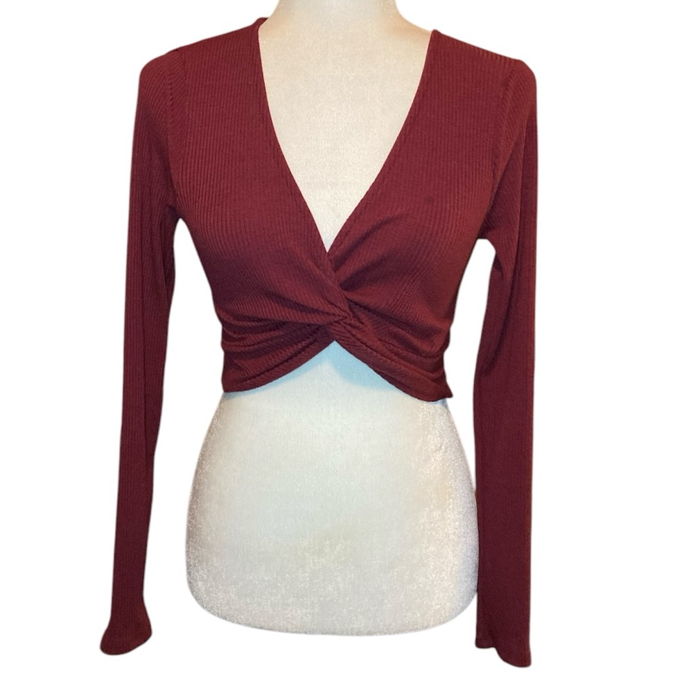 Long sleeve crop top with front twist